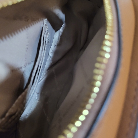 Michael Kors Jet Set Travel Medium Saffiano Leather Crossbody Bag - Picture 11 of 13